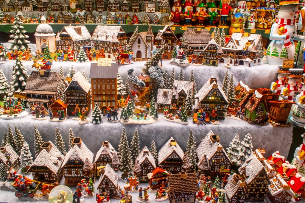 Send Christmas Gifts from Vietnam to Austria | Fast & Safe Delivery | IndochinaPost