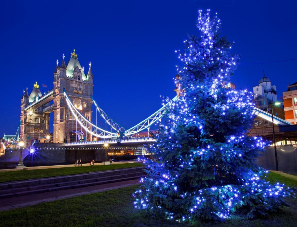 Send Christmas Gifts from Vietnam to the UK – Fast, Safe & Heartfelt with Indochinapost