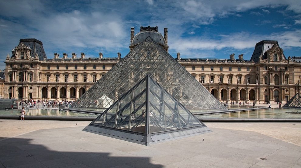 Le Louvre – Symbole artistique et culturel de Paris