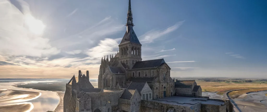 Le Mont Saint-Michel – Merveille de l’Occident et trésor du patrimoine français