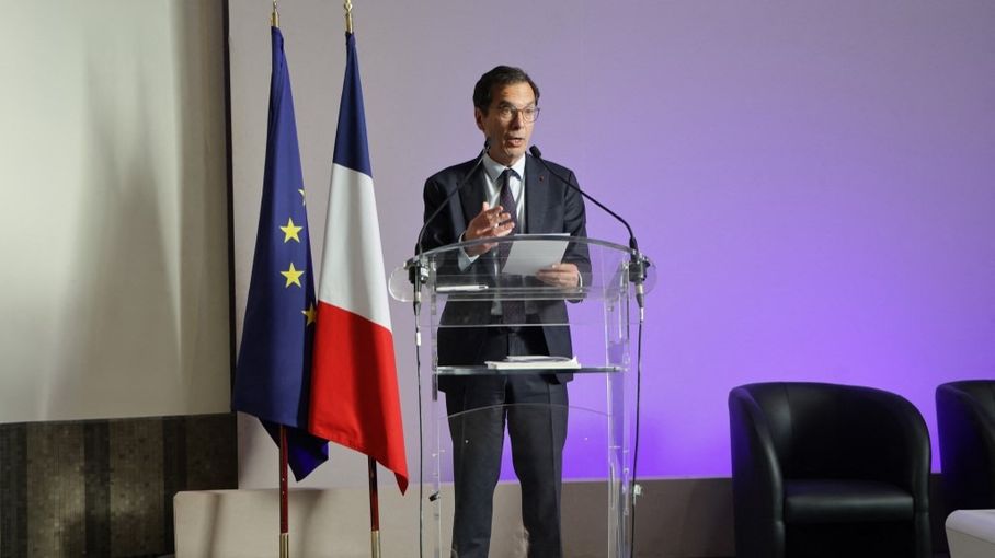 Le gouvernement français recule : suspension du projet de loi autorisant le travail le 1er mai