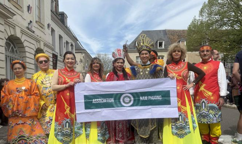 L’image du Vietnam mise en valeur lors du défilé du Carnaval de Châteaudun en France