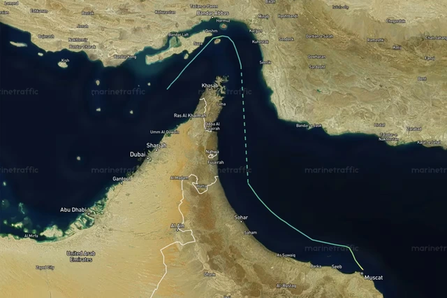 Le premier navire occidental traverse le détroit d’Ormuz : un signal positif pour la chaîne d’approvisionnement mondiale