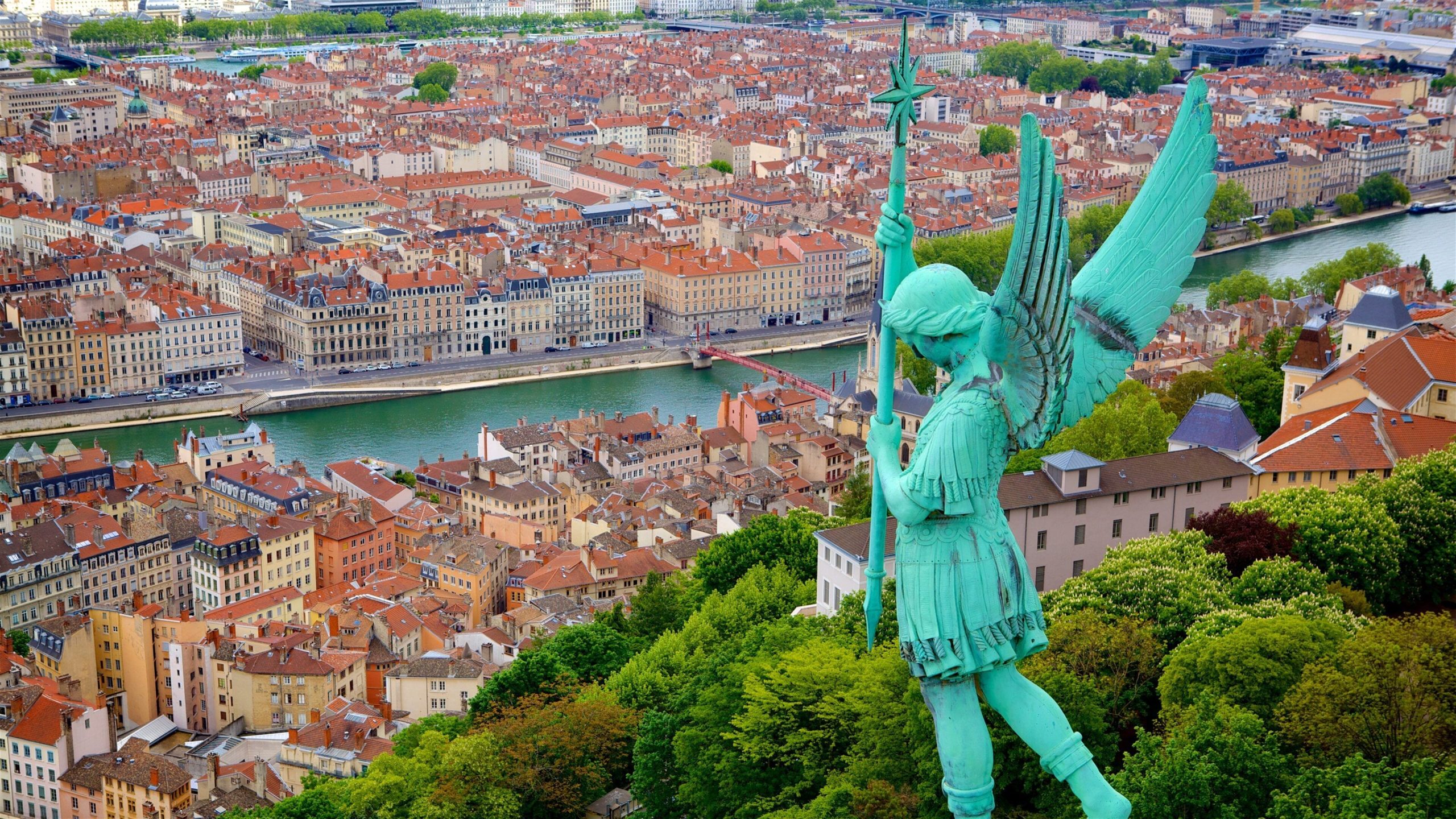 Guide Complet Pour Votre Expédition vers la Métropole de Lyon Guide Complet Pour Votre Expédition vers la Métropole de Lyon