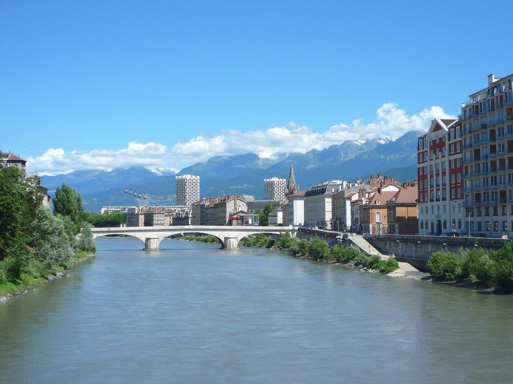 Pengiriman dari Indonesia ke Grenoble paling bergengsi (Prancis)