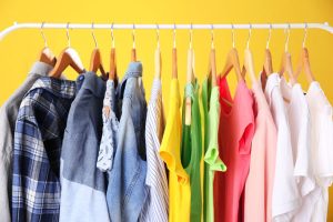 Gửi quần áo đi Hungary giá rẻ Indochina Post