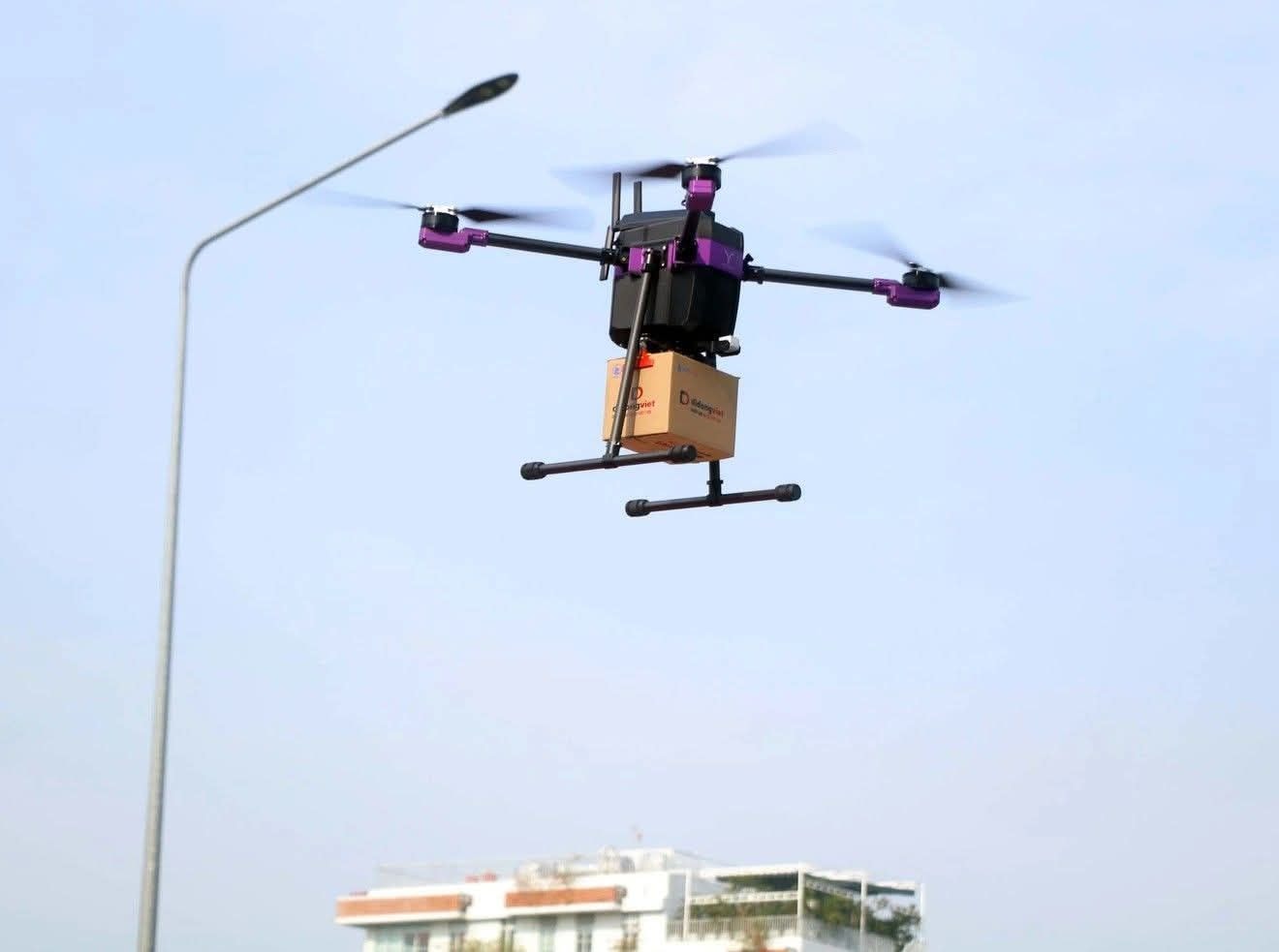 TP.HCM lần đầu thử nghiệm giao hàng bằng UAV