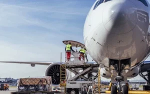 Tắc nghẽn tại sân bay, đặc biệt trong mùa cao điểm