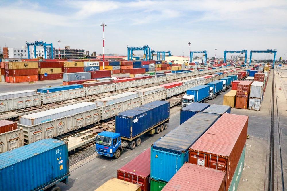Cảng cạn đóng vai trò quan trọng trong chuỗi vận chuyển hàng hóa