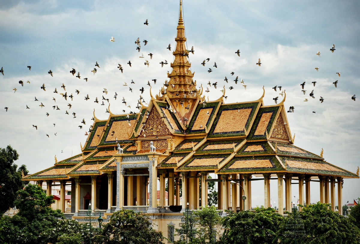 Chuyển hàng sang Campuchia