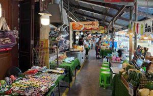 Khám phá chợ nổi Amphawa ở Thái Lan