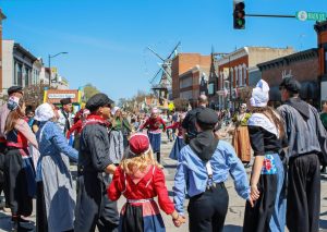 Khám Phá Lễ Hội Hoa Tulip - Tulip Time Festival tại Pella, Iowa