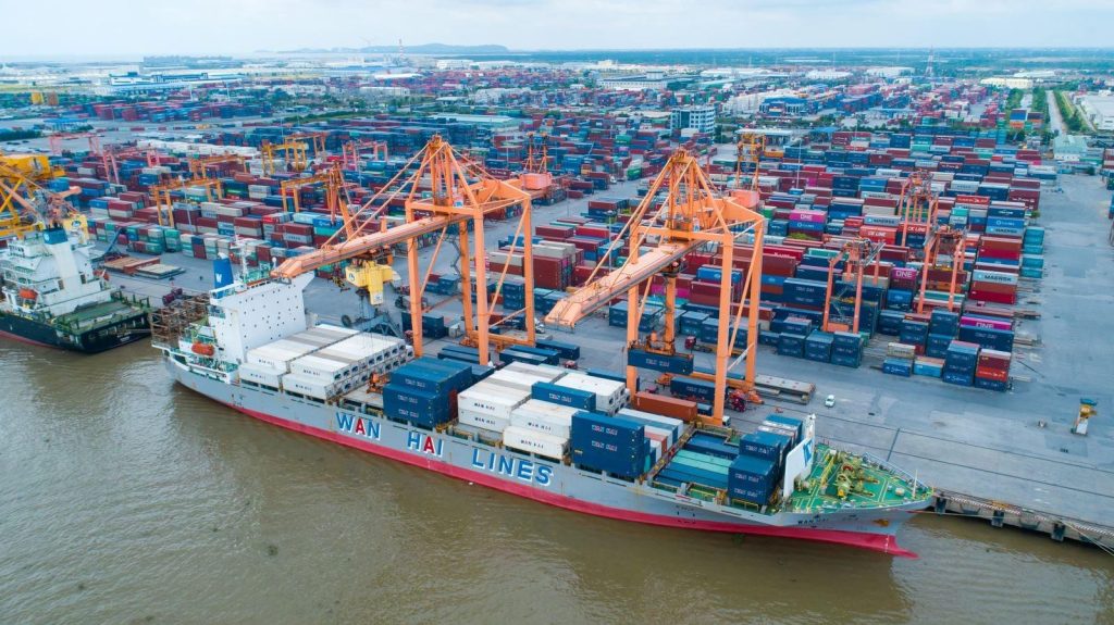 Kết nối Việt Nam với các trung tâm logistics quốc tế ngày càng được mở rộng