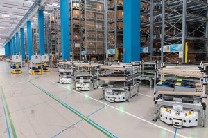 Robot và tự động hóa thúc đẩy quá trình chuyển đổi tại các trung tâm logistics hiện đại