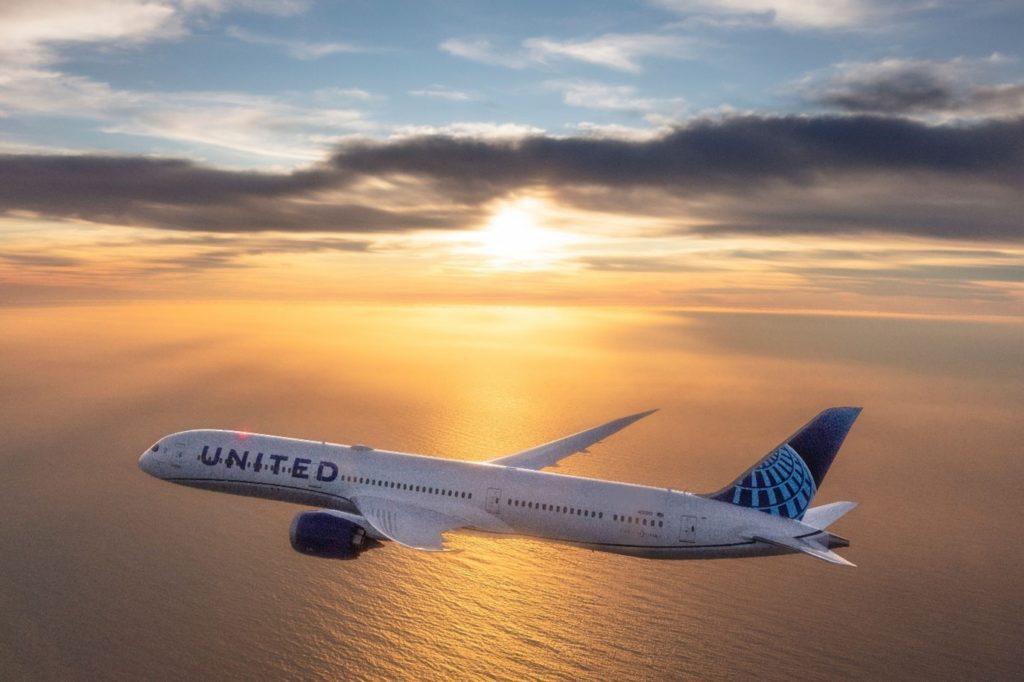 Chuyến bay United Airlines đổi hướng giữa Đại Tây Dương sau cảnh báo kỹ thuật động cơ